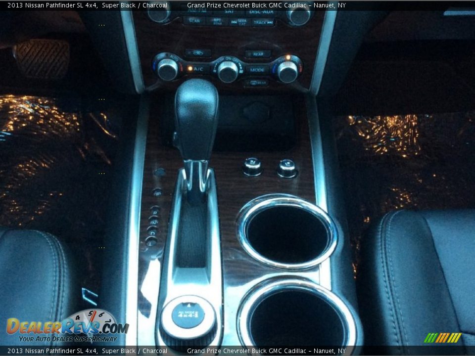 2013 Nissan Pathfinder SL 4x4 Super Black / Charcoal Photo #11