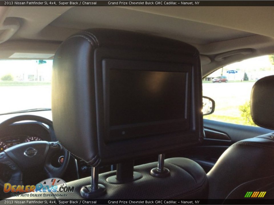 2013 Nissan Pathfinder SL 4x4 Super Black / Charcoal Photo #14
