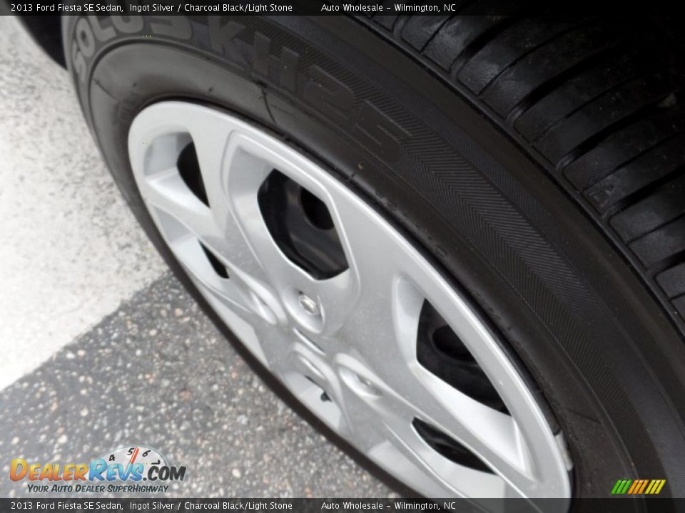 2013 Ford Fiesta SE Sedan Ingot Silver / Charcoal Black/Light Stone Photo #8