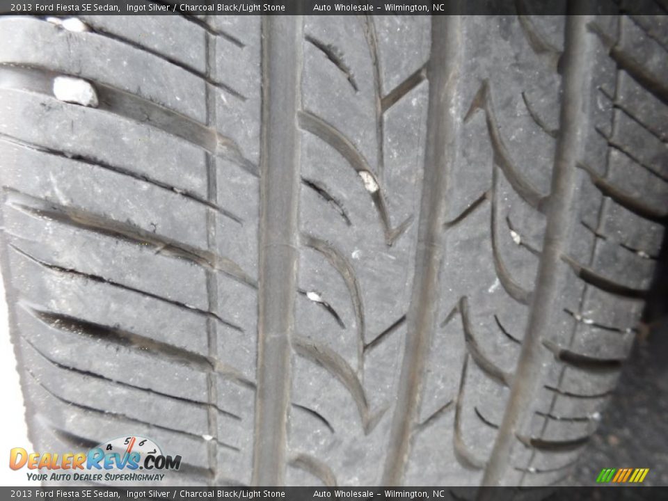 2013 Ford Fiesta SE Sedan Ingot Silver / Charcoal Black/Light Stone Photo #10