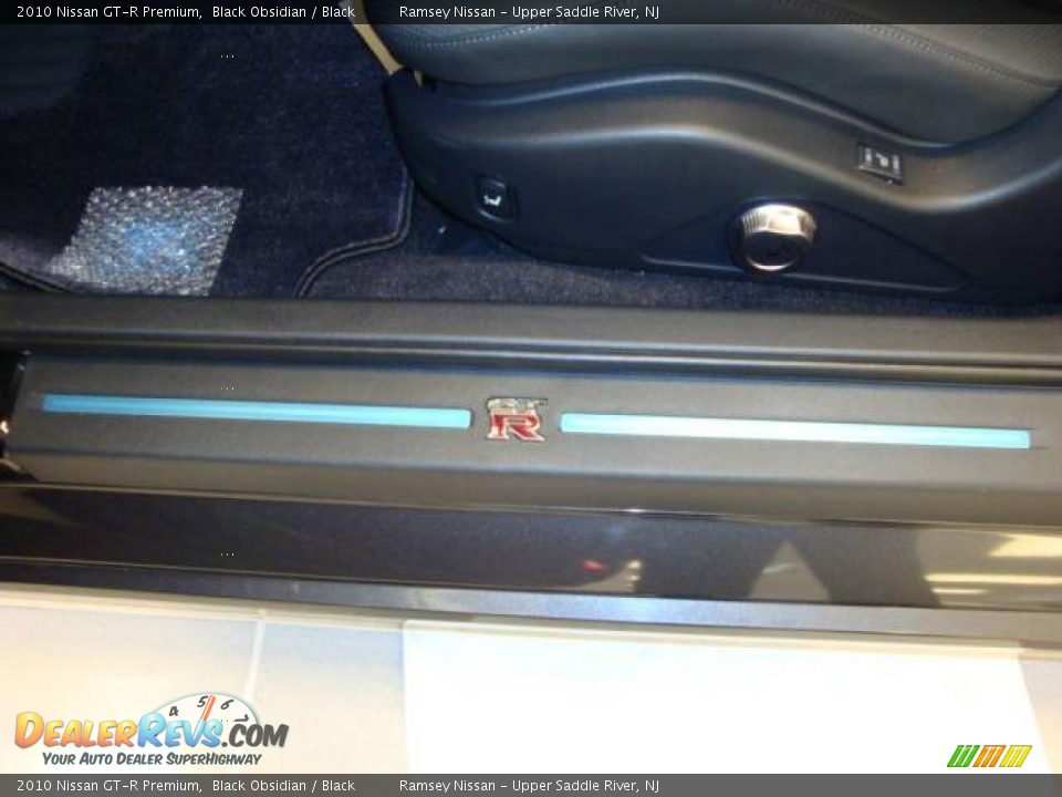 2010 Nissan GT-R Premium Black Obsidian / Black Photo #21