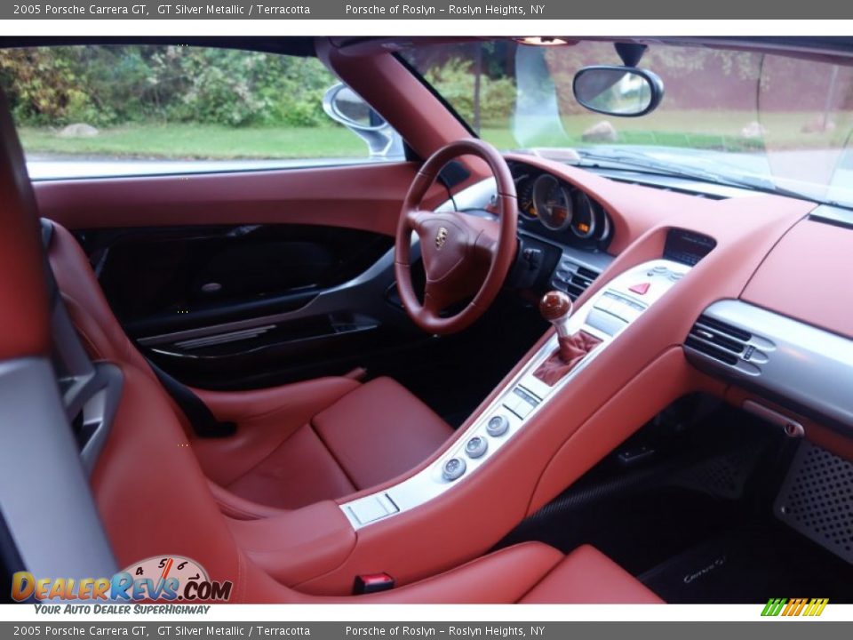 Dashboard of 2005 Porsche Carrera GT  Photo #19