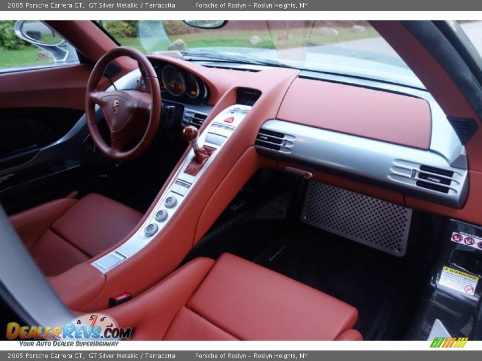 Dashboard of 2005 Porsche Carrera GT  Photo #20