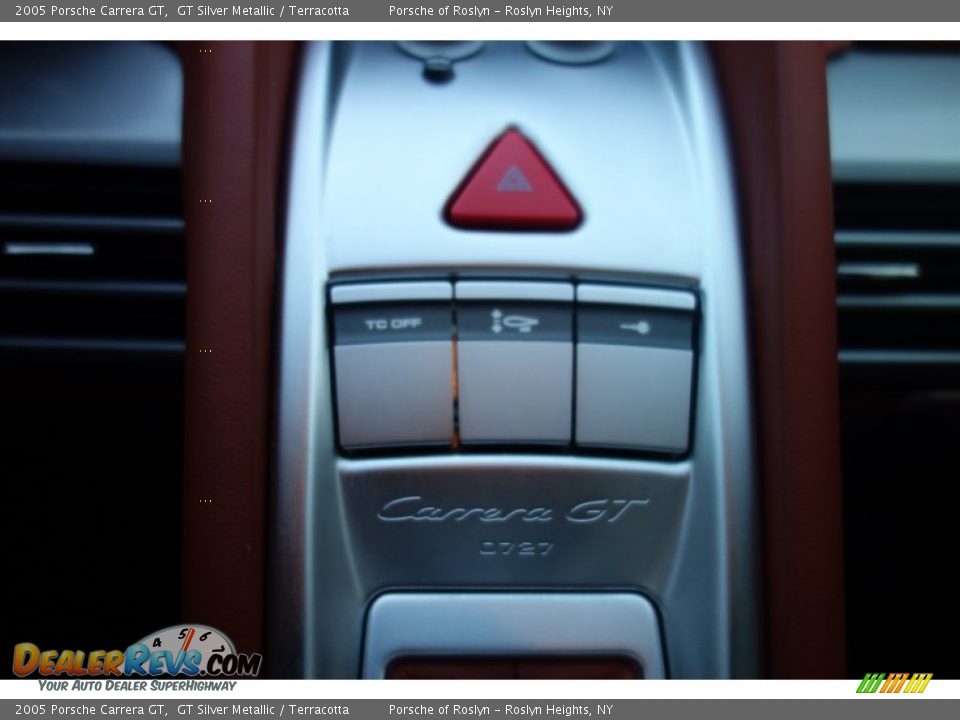 Controls of 2005 Porsche Carrera GT  Photo #23