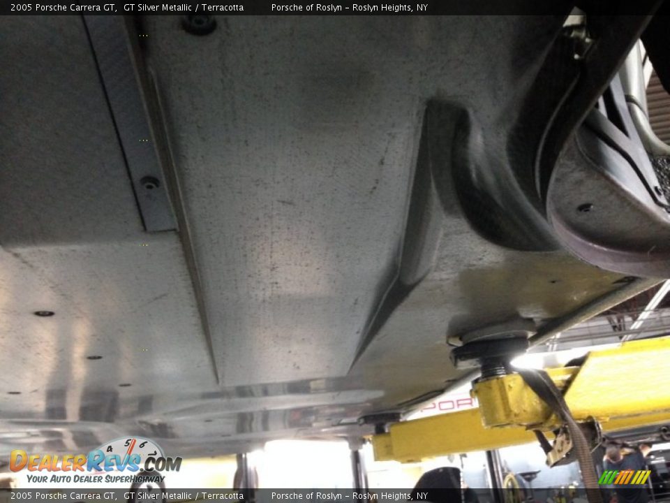 Undercarriage of 2005 Porsche Carrera GT  Photo #32