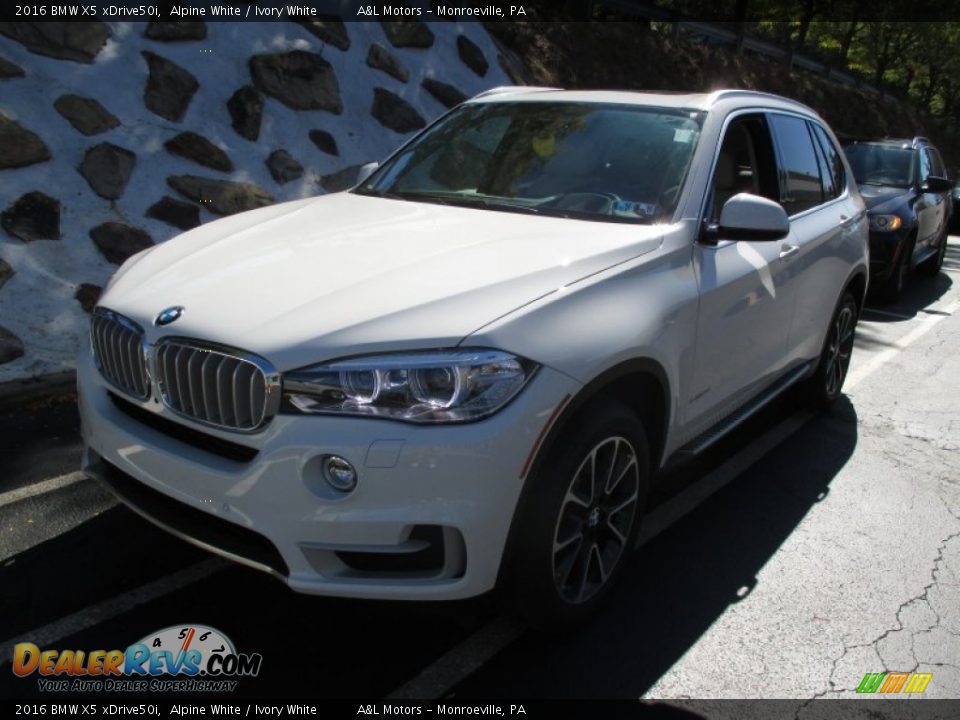 Front 3/4 View of 2016 BMW X5 xDrive50i Photo #9