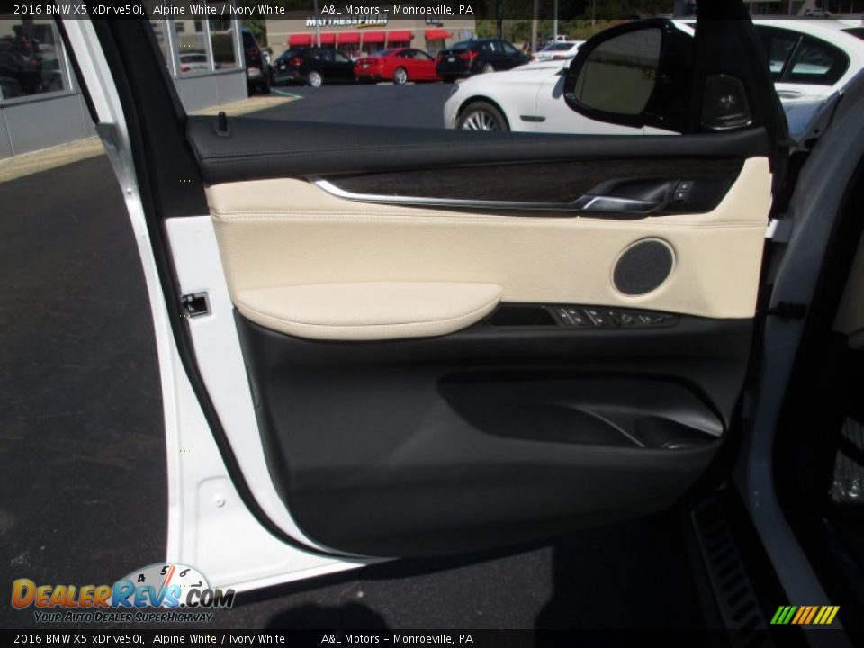 Door Panel of 2016 BMW X5 xDrive50i Photo #12