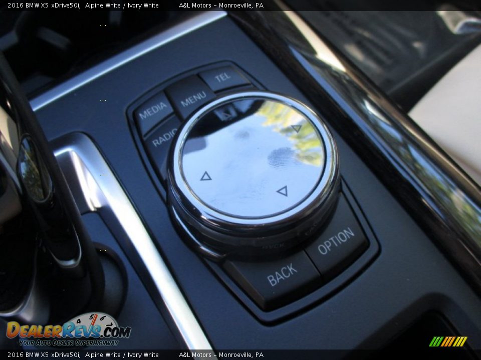Controls of 2016 BMW X5 xDrive50i Photo #18