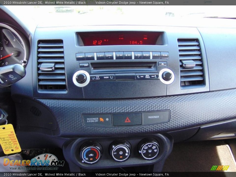 2010 Mitsubishi Lancer DE Wicked White Metallic / Black Photo #23