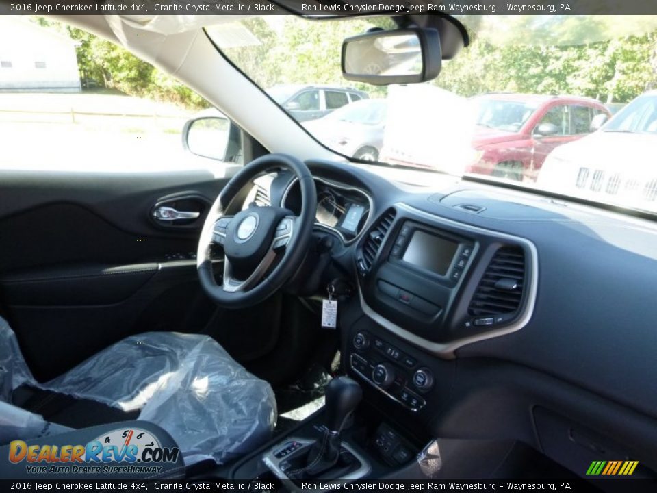 2016 Jeep Cherokee Latitude 4x4 Granite Crystal Metallic / Black Photo #10