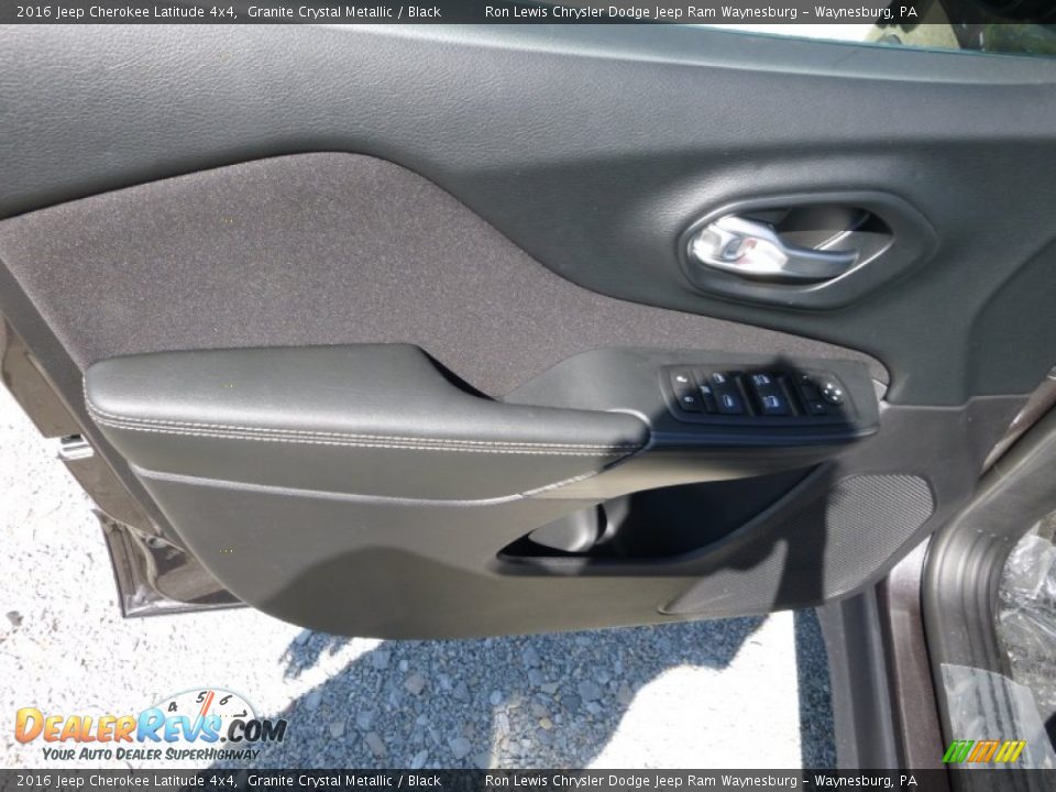 2016 Jeep Cherokee Latitude 4x4 Granite Crystal Metallic / Black Photo #14