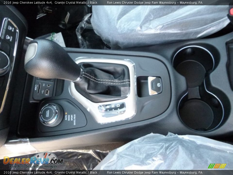2016 Jeep Cherokee Latitude 4x4 Granite Crystal Metallic / Black Photo #16