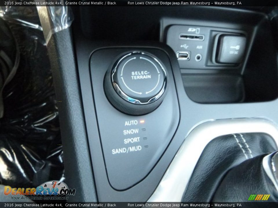 2016 Jeep Cherokee Latitude 4x4 Granite Crystal Metallic / Black Photo #18