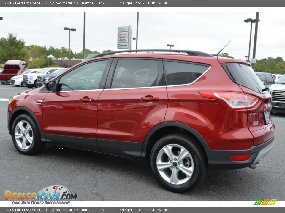 2016 Ford Escape SE Ruby Red Metallic / Charcoal Black Photo #21