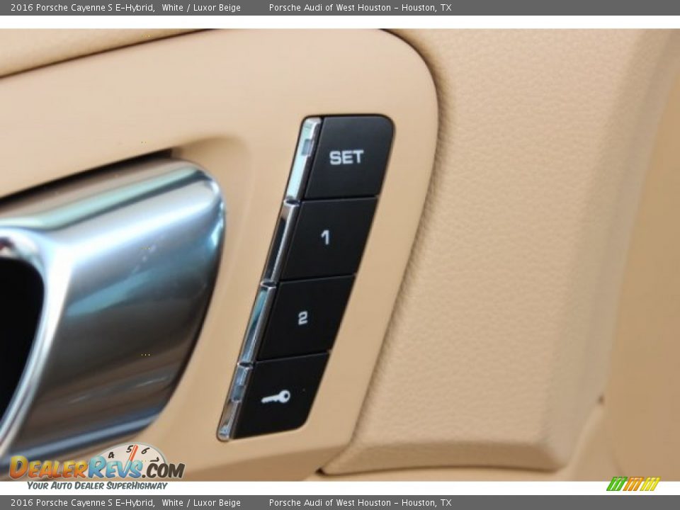 Controls of 2016 Porsche Cayenne S E-Hybrid Photo #11