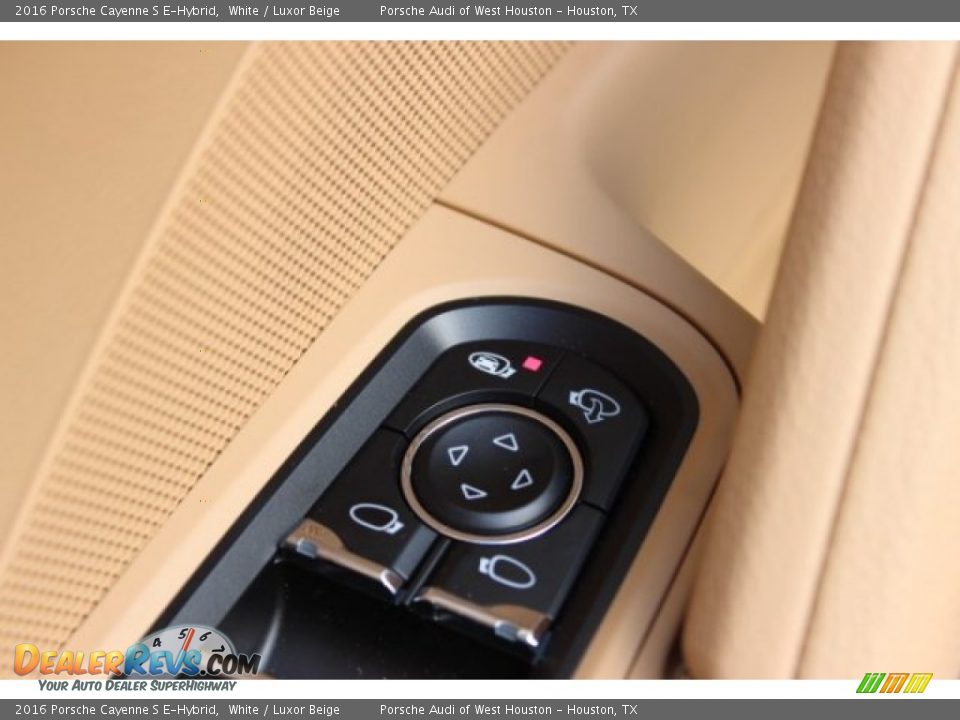 Controls of 2016 Porsche Cayenne S E-Hybrid Photo #12
