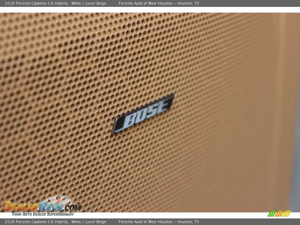 Audio System of 2016 Porsche Cayenne S E-Hybrid Photo #13