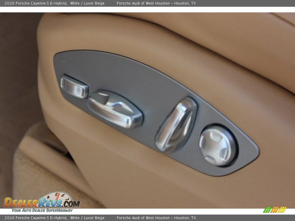 Controls of 2016 Porsche Cayenne S E-Hybrid Photo #14