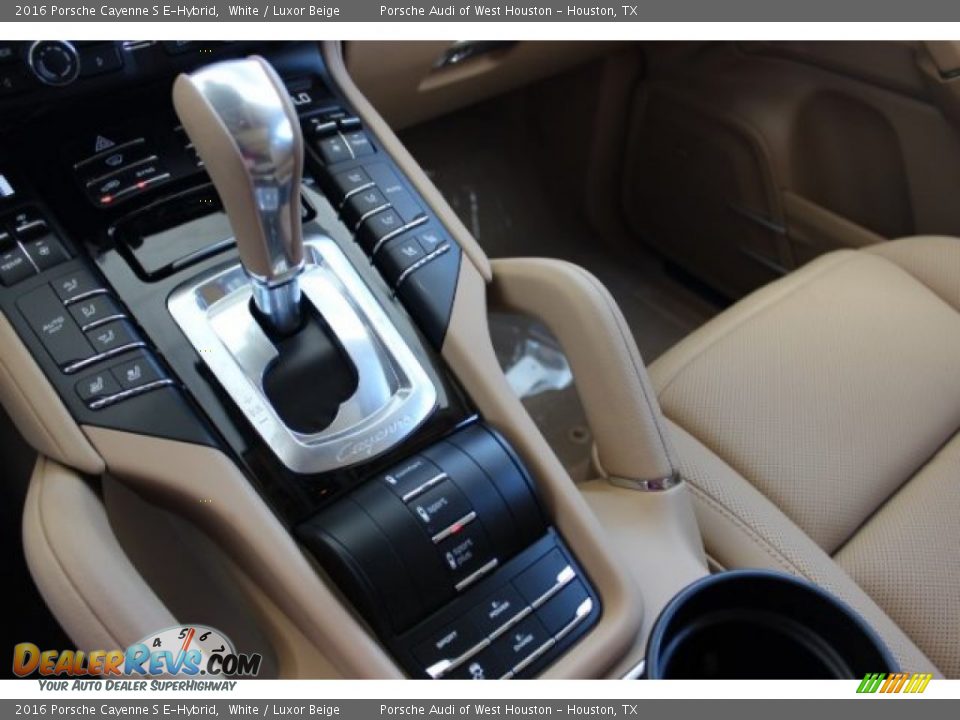 2016 Porsche Cayenne S E-Hybrid Shifter Photo #18