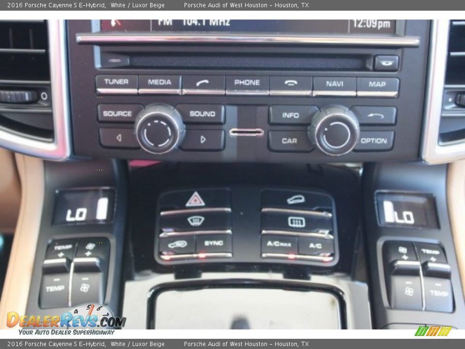 Controls of 2016 Porsche Cayenne S E-Hybrid Photo #20