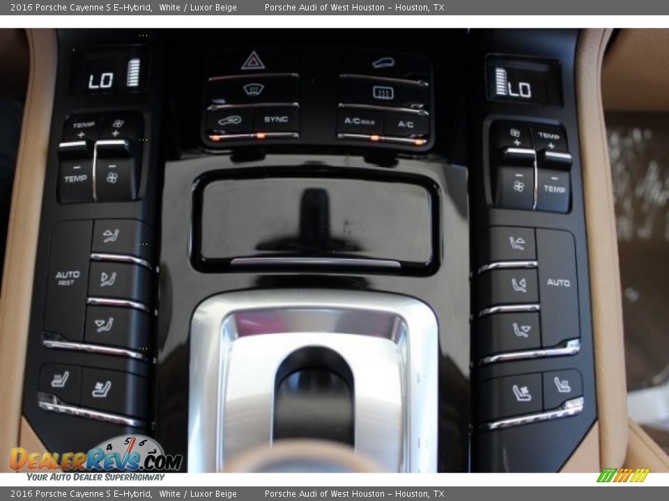 Controls of 2016 Porsche Cayenne S E-Hybrid Photo #21