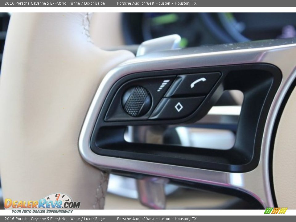 Controls of 2016 Porsche Cayenne S E-Hybrid Photo #29