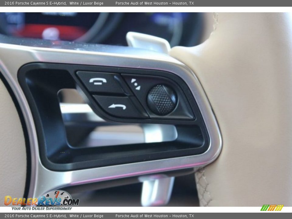 Controls of 2016 Porsche Cayenne S E-Hybrid Photo #30