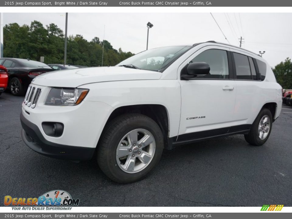 Front 3/4 View of 2015 Jeep Compass Sport Photo #3