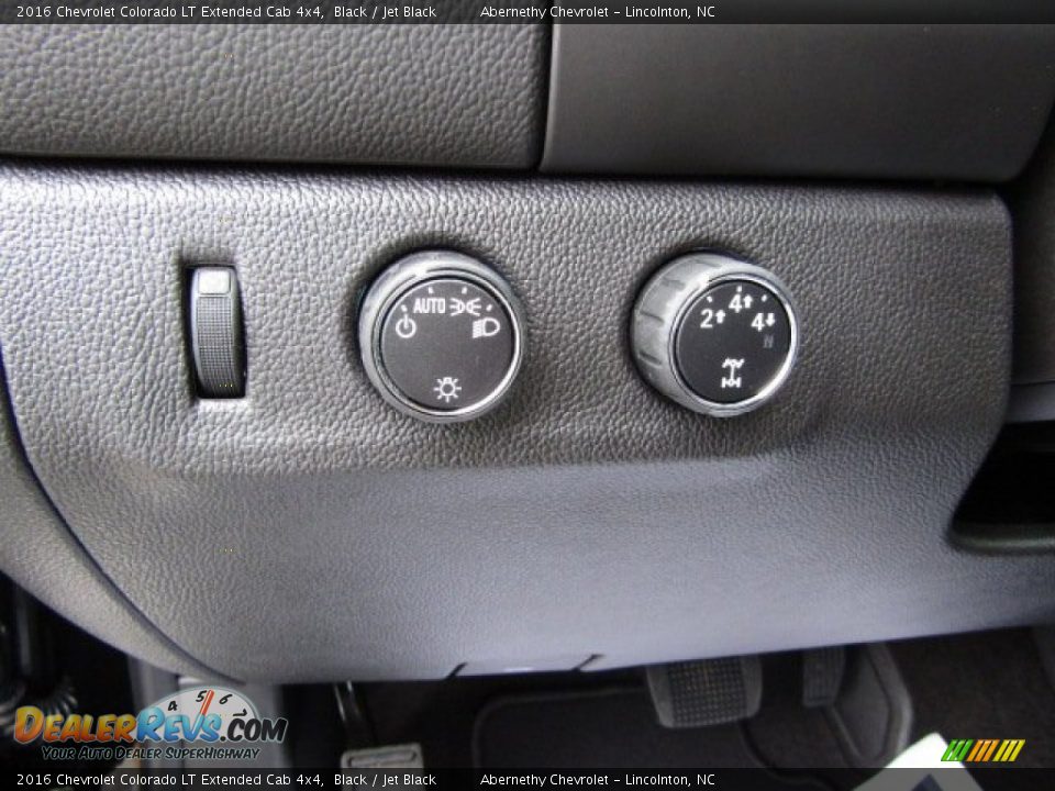 Controls of 2016 Chevrolet Colorado LT Extended Cab 4x4 Photo #8