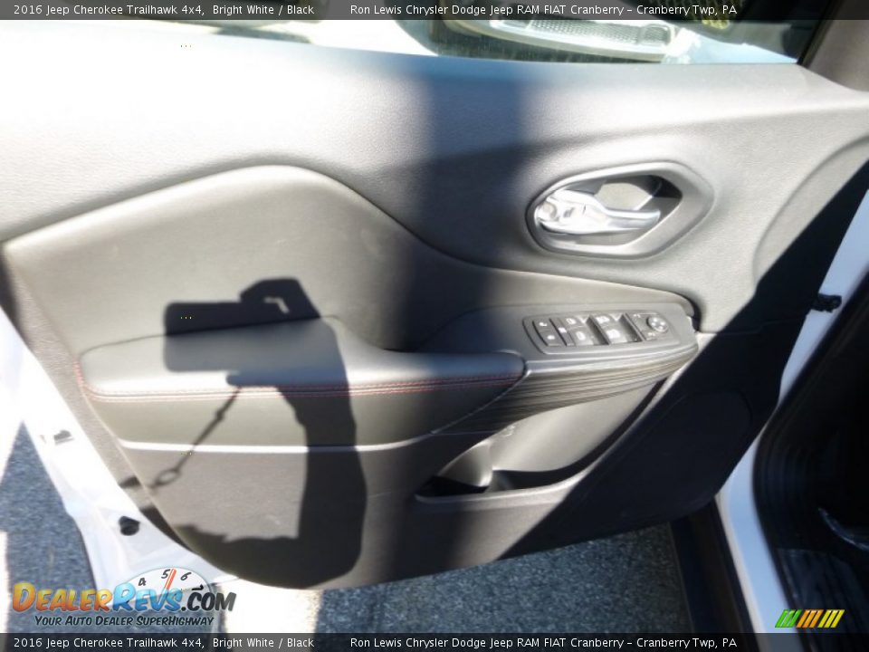 2016 Jeep Cherokee Trailhawk 4x4 Bright White / Black Photo #13