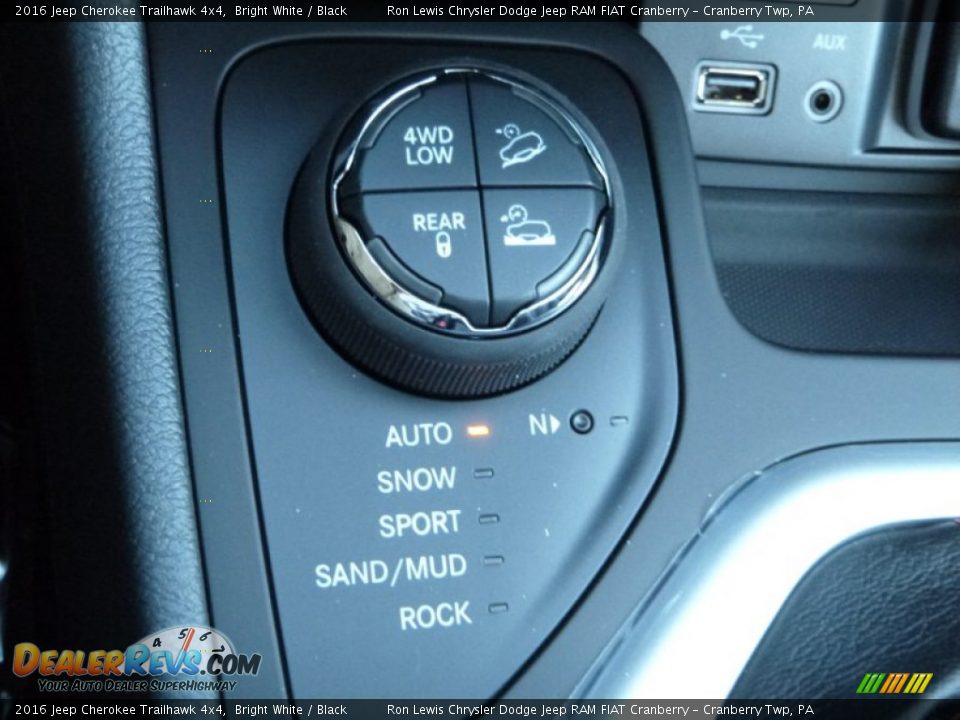 2016 Jeep Cherokee Trailhawk 4x4 Bright White / Black Photo #17