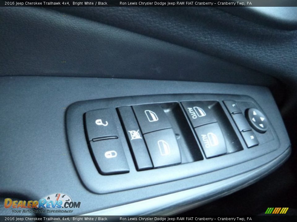 2016 Jeep Cherokee Trailhawk 4x4 Bright White / Black Photo #19
