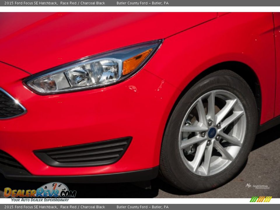 2015 Ford Focus SE Hatchback Race Red / Charcoal Black Photo #2