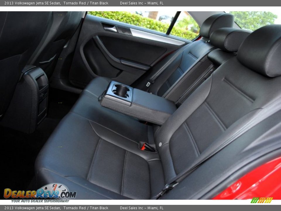 Rear Seat of 2013 Volkswagen Jetta SE Sedan Photo #12