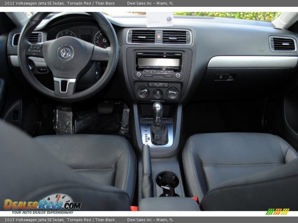 Dashboard of 2013 Volkswagen Jetta SE Sedan Photo #13