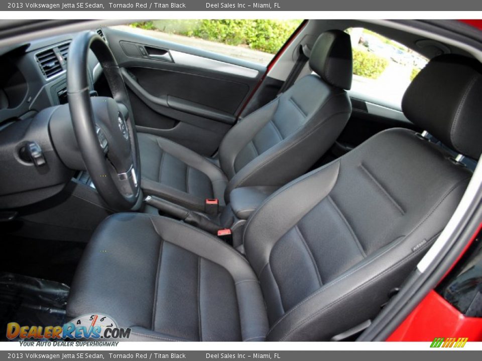 Front Seat of 2013 Volkswagen Jetta SE Sedan Photo #14