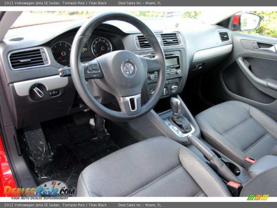 Titan Black Interior - 2013 Volkswagen Jetta SE Sedan Photo #16