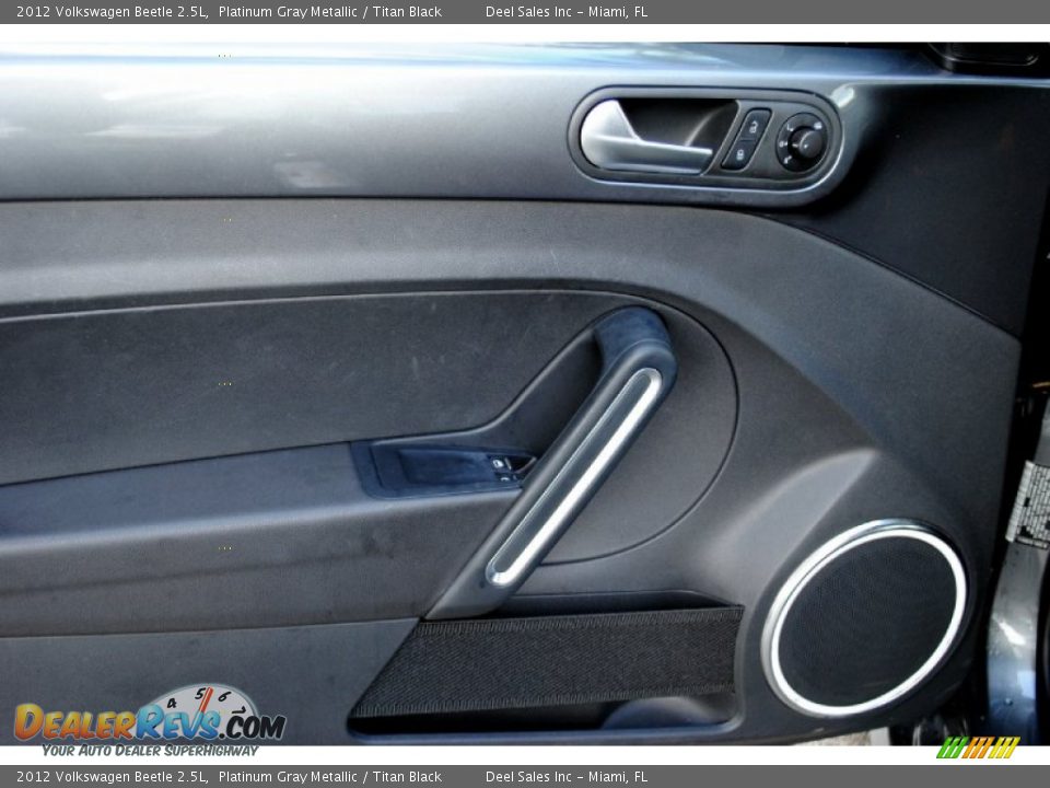2012 Volkswagen Beetle 2.5L Platinum Gray Metallic / Titan Black Photo #17