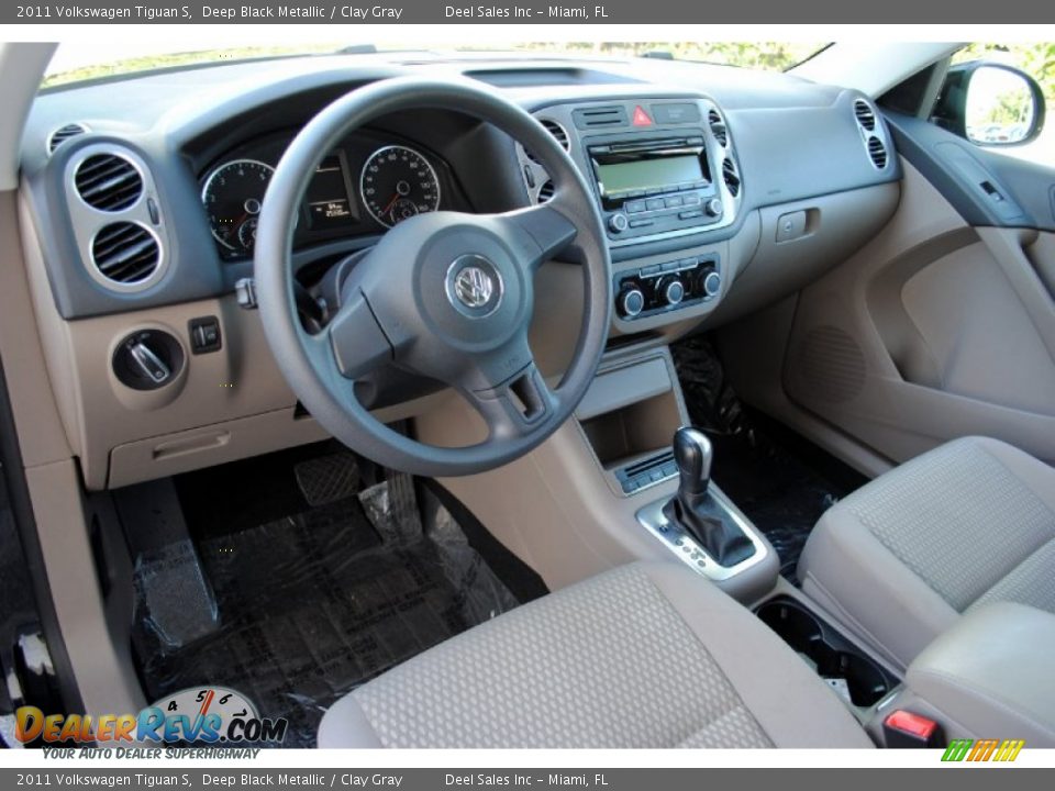Clay Gray Interior - 2011 Volkswagen Tiguan S Photo #15
