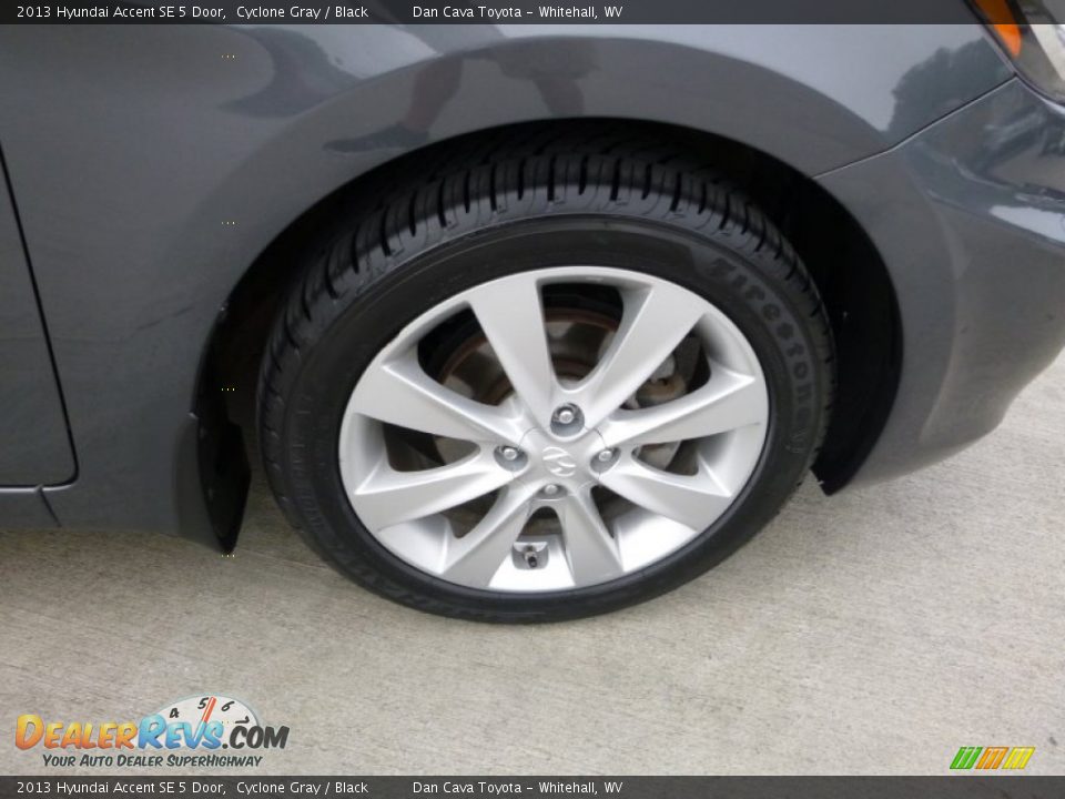 2013 Hyundai Accent SE 5 Door Cyclone Gray / Black Photo #2