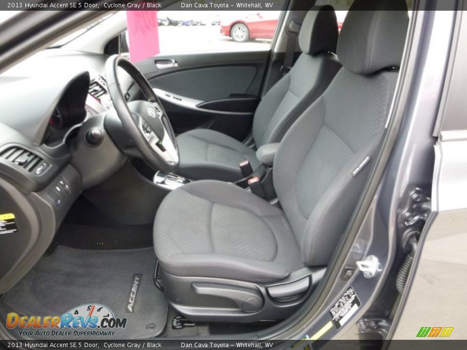 2013 Hyundai Accent SE 5 Door Cyclone Gray / Black Photo #13