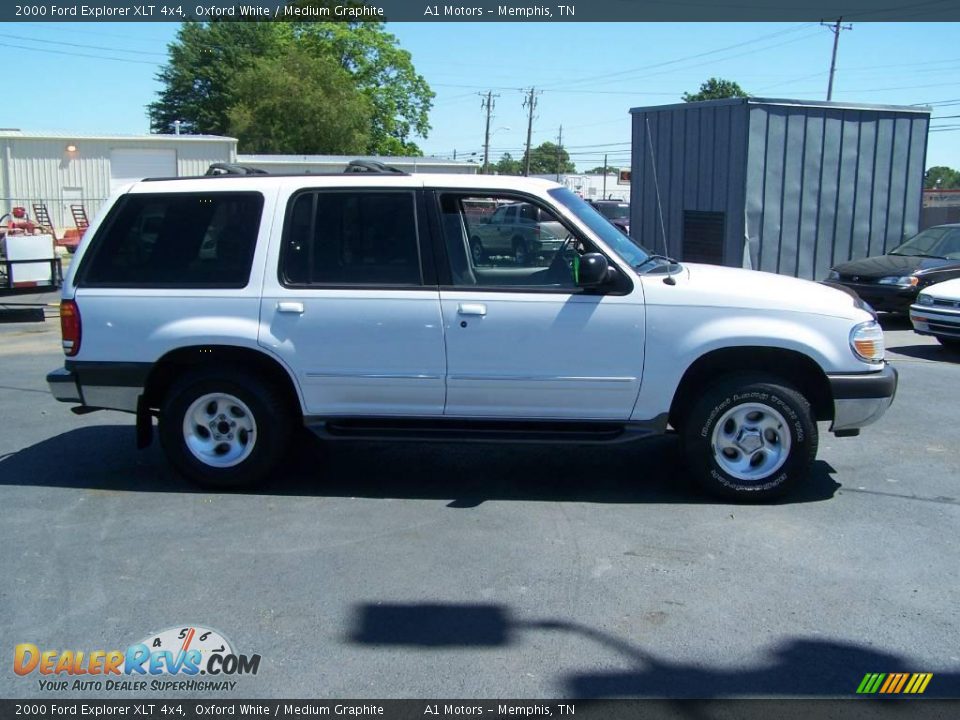 2000 Ford Explorer XLT 4x4 Oxford White / Medium Graphite Photo #3