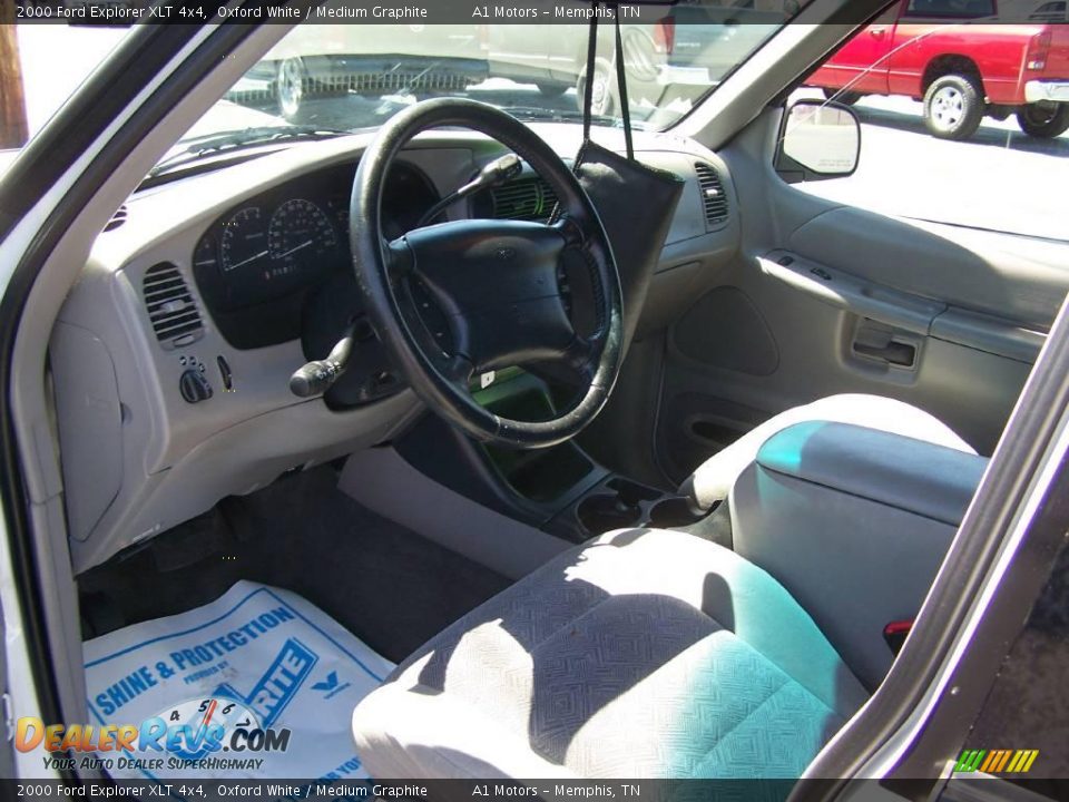 2000 Ford Explorer XLT 4x4 Oxford White / Medium Graphite Photo #6
