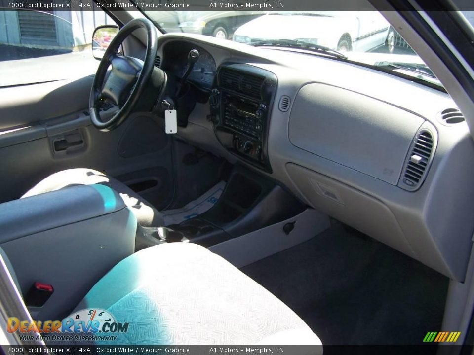 2000 Ford Explorer XLT 4x4 Oxford White / Medium Graphite Photo #7