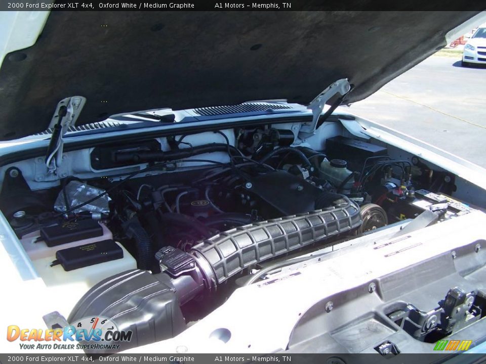 2000 Ford Explorer XLT 4x4 Oxford White / Medium Graphite Photo #9
