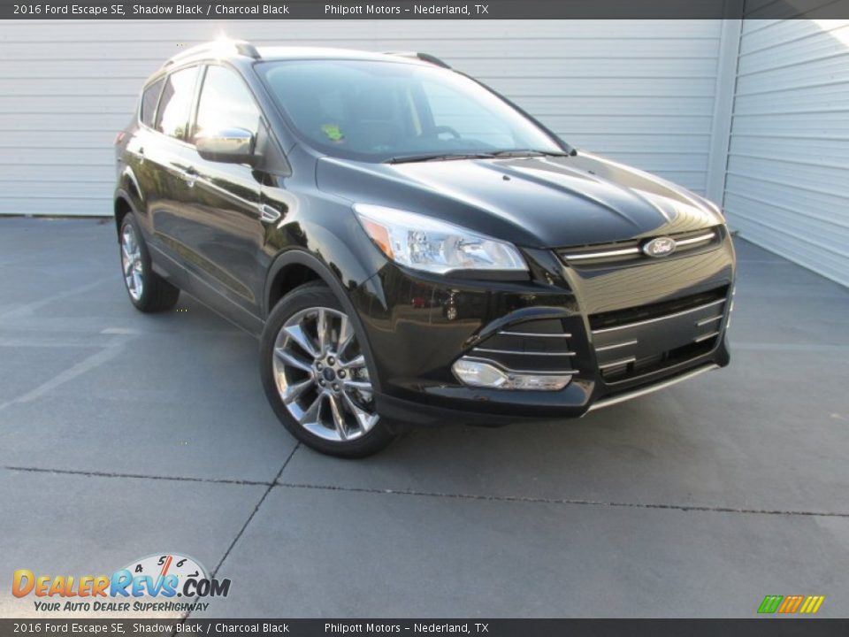 Front 3/4 View of 2016 Ford Escape SE Photo #1
