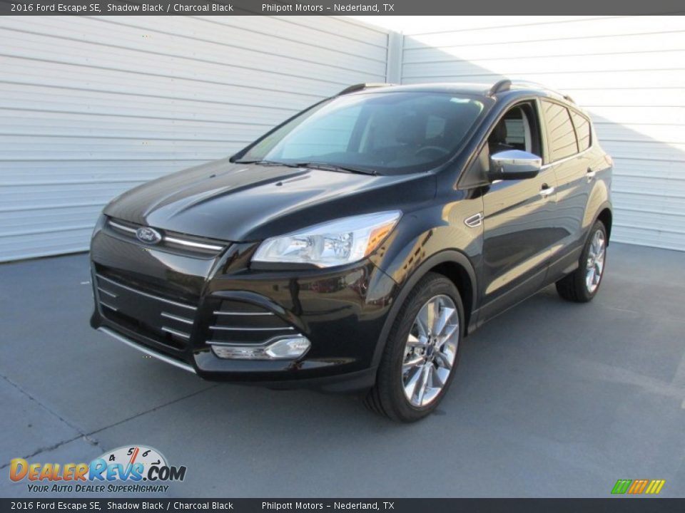 Front 3/4 View of 2016 Ford Escape SE Photo #7