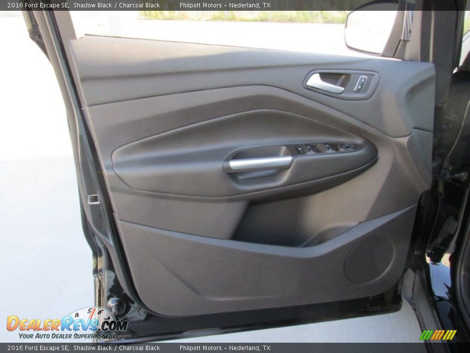 Door Panel of 2016 Ford Escape SE Photo #19