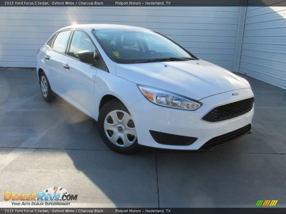 Front 3/4 View of 2015 Ford Focus S Sedan Photo #2