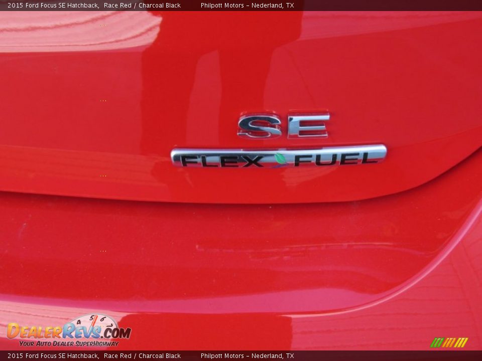 2015 Ford Focus SE Hatchback Race Red / Charcoal Black Photo #14